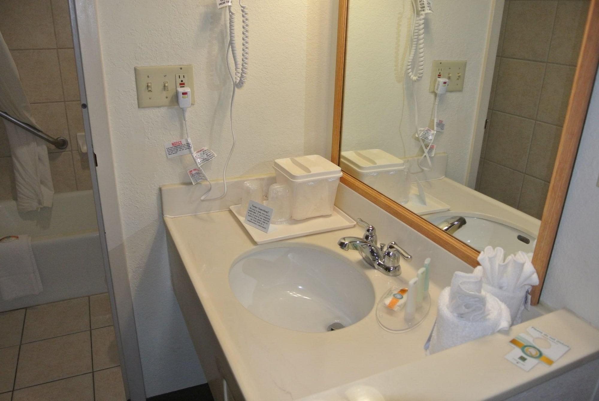 Quality Inn & Suites North Спрингфілд Екстер'єр фото